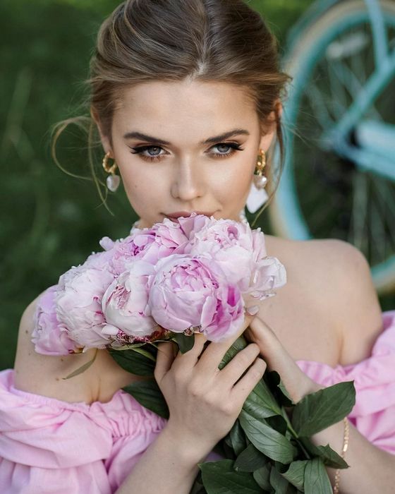 Ночные бабочки: Почему они работают только с ограниченным кругом клиентов?